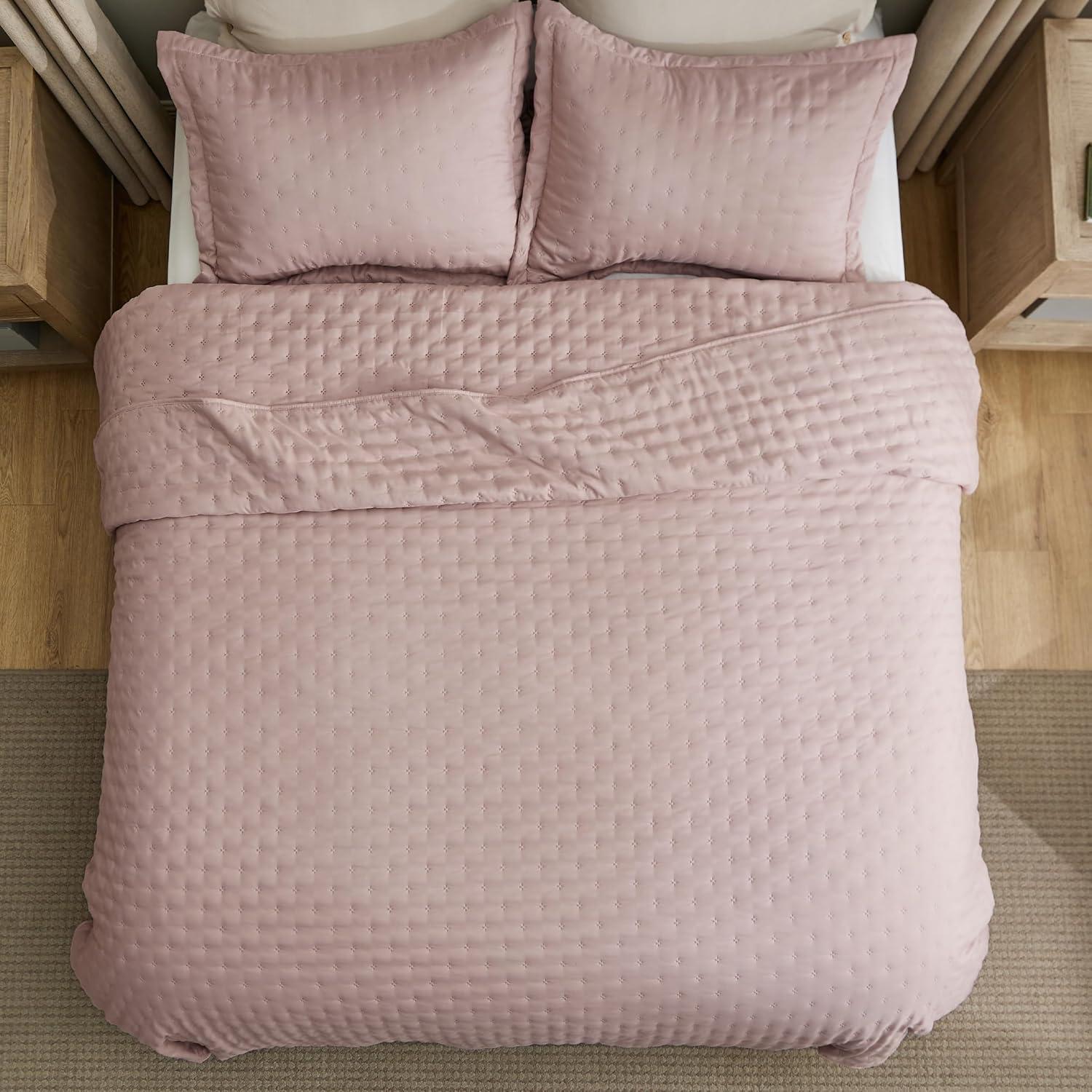 imageBedsure King Quilt Ultra Soft Quilt Bedding for Green Bedroom Decor Lightweight AllSeason King Size Comforter Dark Green Bedspread Coverlet 106x96 Inch13 Dusty Rose Clover